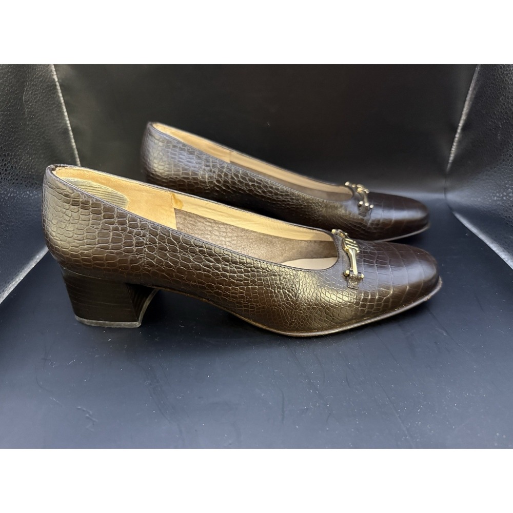 Salvatore Ferragamo Boutique Brown Croc Embossed Leather Pumps 7.5B Italy